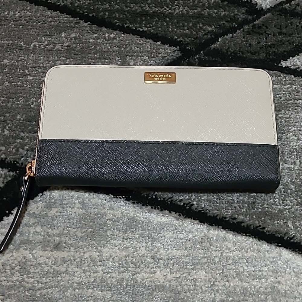 Kate Spade ♠️ Large Continental Crosshatch Cow-leather Wallet
